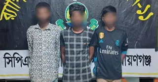 নারায়ণগঞ্জে র‍্যাব-১১ এর বিশেষ অভিযানে দেশিয় অস্ত্রসহ গ্রেপ্তার ৩